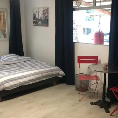 Apartment Studio Equipe Independant Dans Une Propriete *